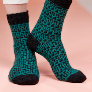 Happy Feet Maze socks PDF pattern